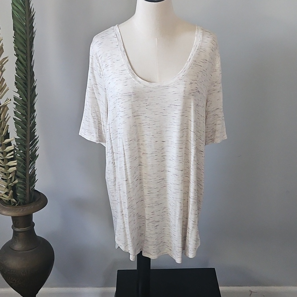 Maurices Off-White Tee with Shades of Purple Speckles NWT